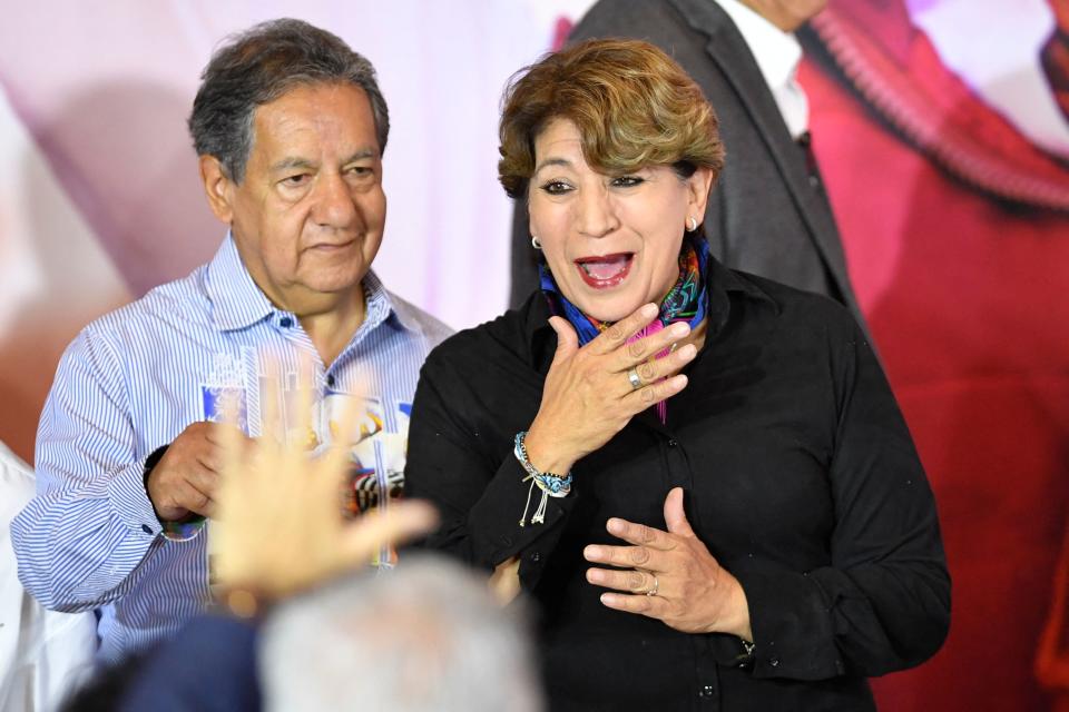 Edomex y el fin de una era. Delfina Gómez celebrando su victoria en las elecciones para gobernadora en el Estado de México. (CLAUDIO CRUZ / AFP) 