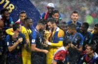 <p>Olivier Giroud and Hugo Lloris hold the World Cup trophy. (Photo by Shaun Botterill/Getty Images) </p>