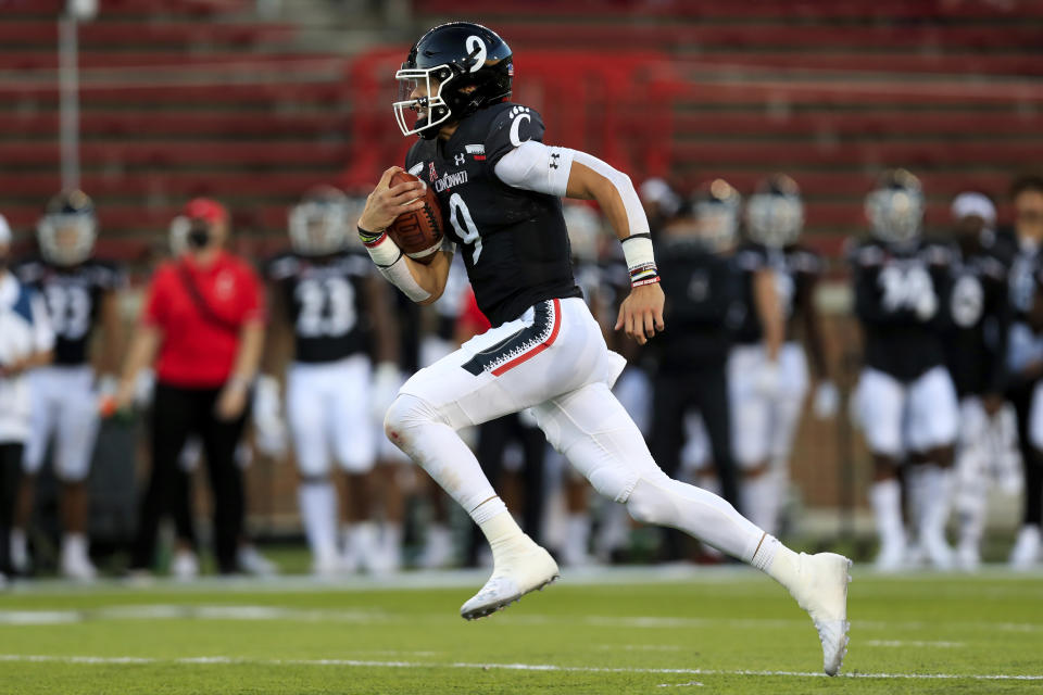 Cincinnati quarterback Desmond Ridder carries the ball during an NCAA college football game against Houston, Saturday, Nov. 7, 2020, in Cincinnati. Cincinnati won 38-10. (AP Photo/Aaron Doster)