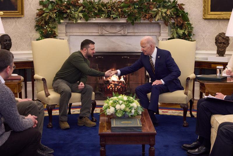 澤倫斯基（左）與美國總統拜登（右）會面一路一波三折。（翻攝自澤倫斯基臉書）
