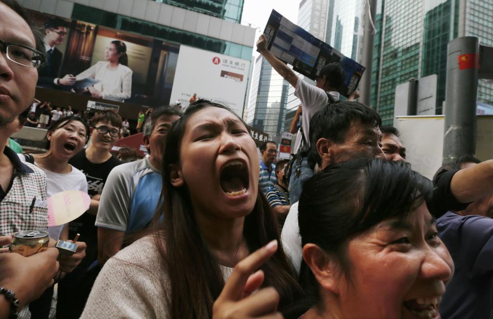 Anti-Occupy residents yell at pro-democracy protesters who have blocked a main road for weeks at Mongkok shopping district in Hong Kong October 22, 2014. About 200 Hong Kong protesters marched to the home of the city's Beijing-backed leader on Wednesday to push their case for greater democracy a day after talks between student leaders and senior officials failed to break the deadlock. REUTERS/Bobby Yip (CHINA - Tags: POLITICS BUSINESS CIVIL UNREST)