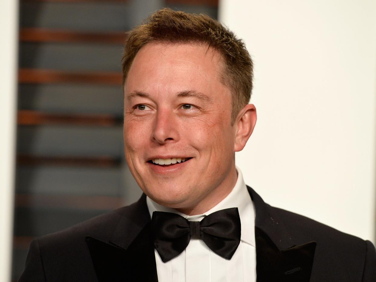 Elon Musk attends the 2015 Vanity Fair Oscar Party hosted by Graydon Carter at Wallis Annenberg Center for the Performing Arts on February 22, 2015 in Beverly Hills, California