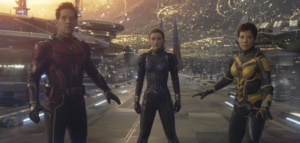 En esta imagen proporcionada por Disney Paul Rudd, de izquierda a derecha, Kathryn Newton y Evangeline Lilly en una escena de "Ant-Man and the Wasp: Quantumania". (Disney/Marvel Studios vía AP)