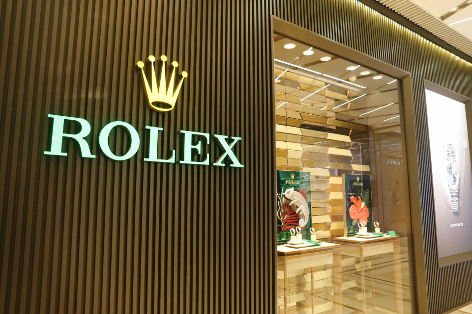 Bloomberg Subdial Index追蹤了二手市場上50隻最受歡迎的手錶，代表了勞力士（Rolex）、百達翡麗（Patek Philippe）和愛彼（Audemars Piguet）等品牌。該指數在11月再次下跌，較上月下跌3%，或較去年同期下跌10%，至33,740美元，創兩年新低。其中，勞力士「綠水鬼」Kermit的跌幅最大，按月下跌4.6%⋯⋯（資料圖片：Getty Images）