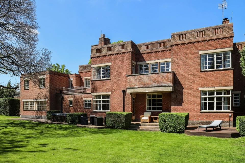 30 Avenue Road was designed in the Thirties by architect Henry Walter Simiste (The Modern House)