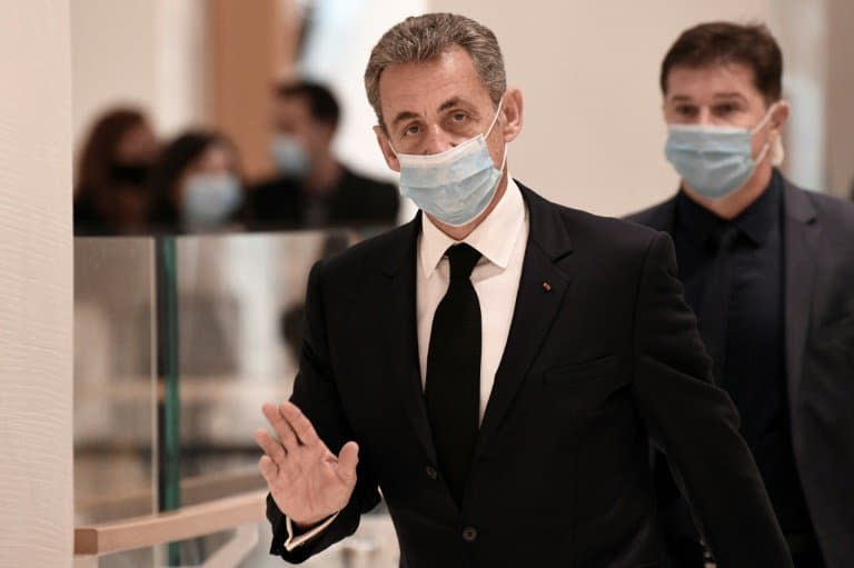 Nicolas Sarkozy arrive au tribunal de Paris pour son procès pour corruption le 26 novembre 2020 - Bertrand GUAY © 2019 AFP