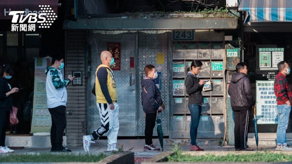 台灣疫情趨緩，很大因素是在公民意識的維繫。（示意圖／shutterstock 達志影像）