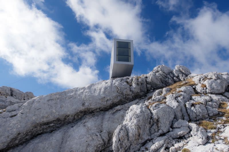 The Kanin Winter Cabin, el refugio a la orilla de la montaña que soporta temperaturas extremas