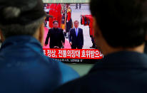 <p>People watch a TV showing a live broadcast of the inter-Korean summit, at a railway station in Seoul, South Korea, April 27, 2018. (Photo: Jorge Silva/Reuters) </p>