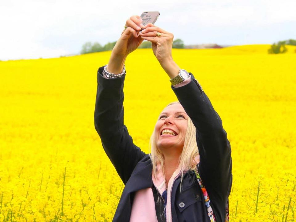 person taking picture with iphone