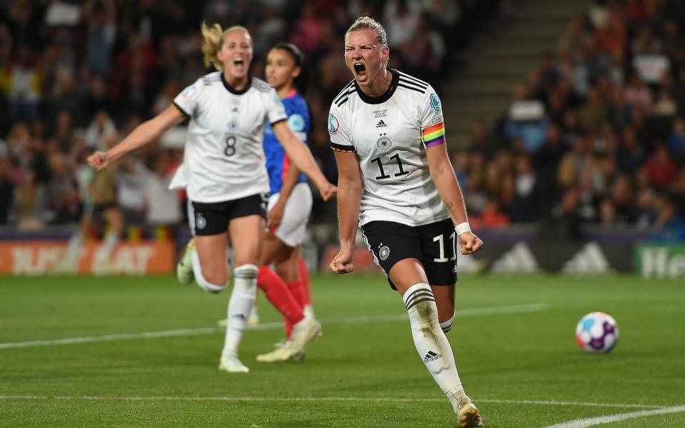 Wird die Kapitänin der DFB-Frauen, Alexandra Popp, auch beim EM-Finale gegen England jubeln können? Das Erste überträgt die Partie am Sonntag live. 
 (Bild: 2022 Getty Images/Harriet Lander)