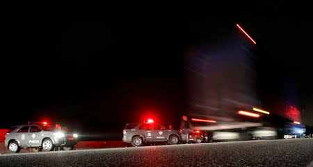 Police officers take position after they ordered truckers to clear the blocked SP-21 highway in Sao Bernardo do Campo, Brazil May 26, 2018. REUTERS/Leonardo Benassatto