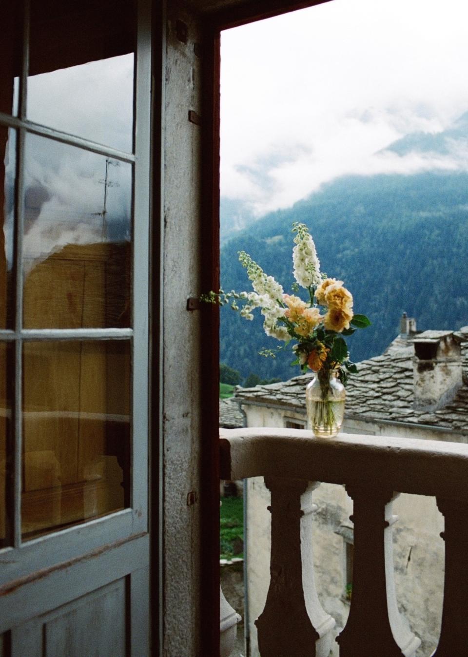 The Bride Wore a Vintage Suit for Her Switzerland Elopement