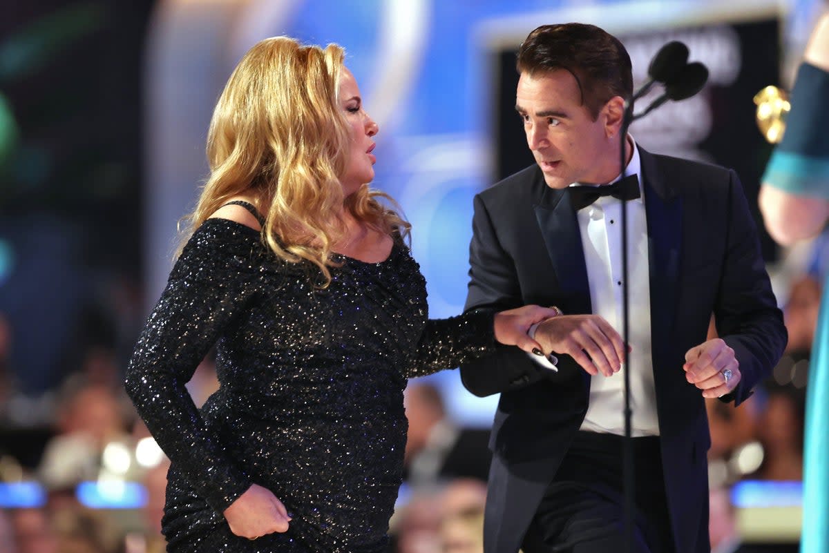 Colin Farrell left viewers swooning as he offered Jennifer Coolidge a chivalrous arm to the stage at the 2023 Golden Globes  (NBC via Getty Images)