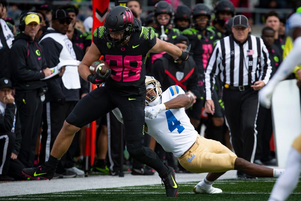 Oregon tight end Patrick Herbert takes off after catching a pass as the Oregon Ducks take on the UCLA Bruins in October 2022 at Autzen Stadium in Eugene.