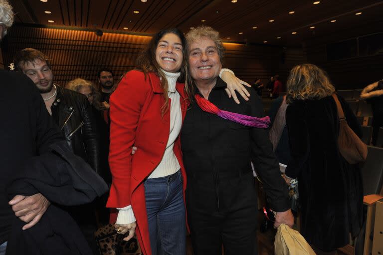 ¡Amiga orgullosa! La actriz Romina Gaetani se mostró simpática y afectuosa junto a Willy Lemos en la presentación de Las mil y una Lemos; el artista formó parte del videoclip Sola con la soledad, que la actriz presentó el año pasado