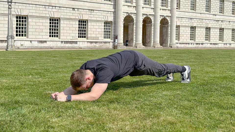 Ollie Thompson performing a long lever plank