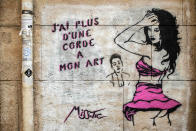 <a href="https://www.elle.fr/Loisirs/News/Deces-de-Miss-Tic-retour-sur-le-parcours-de-la-reine-du-street-art#xtor=AL-541" rel="nofollow noopener" target="_blank" data-ylk="slk:Voir la suite des photos sur ELLE.fr;elm:context_link;itc:0;sec:content-canvas" class="link ">Voir la suite des photos sur ELLE.fr</a><br><h3> A lire aussi </h3><ul><li><a href="https://www.elle.fr/Societe/News/Selon-une-etude-le-street-art-permettrait-de-reduire-le-risque-d-accidents-de-la-route-4019003#xtor=AL-541" rel="nofollow noopener" target="_blank" data-ylk="slk:Selon une étude, le street-art permettrait de réduire le risque d’accidents de la route;elm:context_link;itc:0;sec:content-canvas" class="link ">Selon une étude, le street-art permettrait de réduire le risque d’accidents de la route</a></li><li><a href="https://www.elle.fr/Love-Sexe/Psycho/C-est-mon-histoire-Le-street-art-m-a-revelee-a-moi-meme-3985452#xtor=AL-541" rel="nofollow noopener" target="_blank" data-ylk="slk:C'est mon histoire : « Le street art m'a révélée à moi-même »;elm:context_link;itc:0;sec:content-canvas" class="link ">C'est mon histoire : « Le street art m'a révélée à moi-même »</a></li><li><a href="https://www.elle.fr/Loisirs/Evasion/Street-art-lieux-branches-Roubaix-la-Brooklyn-du-Nord-3932377#xtor=AL-541" rel="nofollow noopener" target="_blank" data-ylk="slk:Street art, lieux branchés... Roubaix, la Brooklyn du Nord;elm:context_link;itc:0;sec:content-canvas" class="link ">Street art, lieux branchés... Roubaix, la Brooklyn du Nord</a></li><li><a href="https://www.elle.fr/Loisirs/Television/Banksy-l-enquete-a-voir-absolument-sur-le-superheros-du-street-art-3867587#xtor=AL-541" rel="nofollow noopener" target="_blank" data-ylk="slk:Banksy : l'enquête à voir absolument sur le superhéros du street art;elm:context_link;itc:0;sec:content-canvas" class="link ">Banksy : l'enquête à voir absolument sur le superhéros du street art</a></li><li><a href="https://www.elle.fr/Astro/Horoscope/Quotidien#xtor=AL-541" rel="nofollow noopener" target="_blank" data-ylk="slk:Consultez votre horoscope sur ELLE;elm:context_link;itc:0;sec:content-canvas" class="link ">Consultez votre horoscope sur ELLE</a></li></ul>