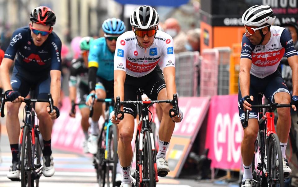 Vincenzo Nibali (right) looks over towards Jai Hindley (centre) and Tao Geoghegan Hart — Vincenzo Nibali poised to pounce on young upstarts at Giro d'Italia - GETTY IMAGES