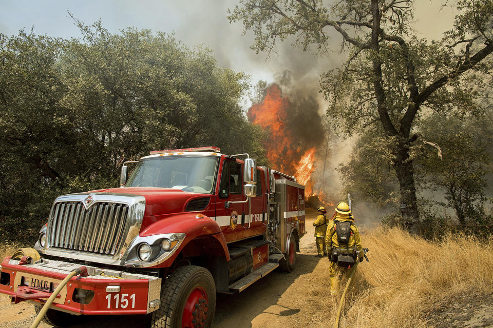 (FOTOS) Avance aterrador del fuego en California