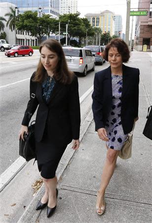 Susan Lerch Weil (R), wife of Raoul Weil, a former high-ranking UBS banker charged with tax fraud by U.S. authorities, walks with attorney Kimberly Zelnick as they leave federal court in Fort Lauderdale, Florida December 16, 2013. REUTERS/Joe Skipper