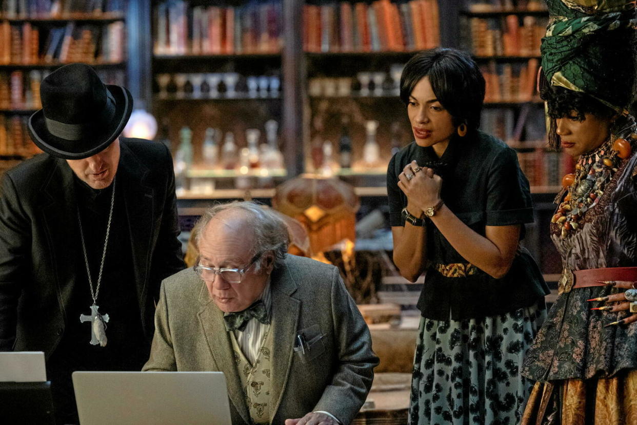 De gauche à droite : Owen Wilson, Danny DeVito, Rosario Dawson et Tiffany Haddish dans « Le Manoir hanté », adaptation de la célèbre attraction des parcs Disney. En salle ce mercredi 26 juillet.  - Credit:Jalen Marlowe / Jalen Marlowe