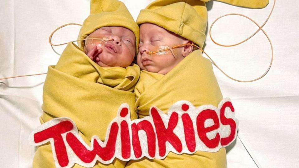 PHOTO: Twins Emelia and Maeve are the sweetest Twinkies. (Advocate Children's Hospital)