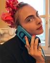 <p>Delevingne met sa couronne de fleurs et son tatouage en forme de lion en évidence grâce à sa coque Chaos. (Photo : Instagram) </p>