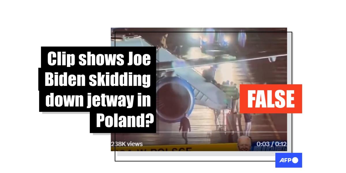 Biden nie potknął się po schodach samolotu po przylocie do Polski