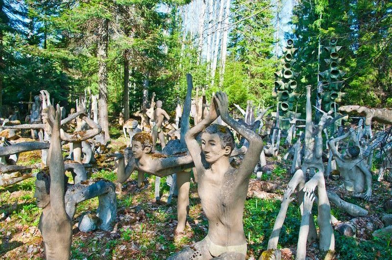 Strangely enough, many of R&ouml;nkk&ouml;nen&#39;s sculptures were crafted in yoga poses. 