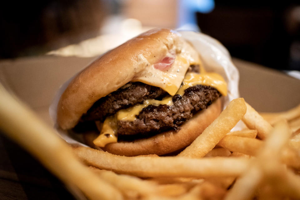 Double stack burger (PHOTO: Zat Astha/Yahoo Lifestyle SEA)