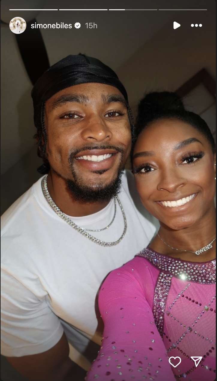 Simone Biles and Jonathan Owens smile together for a selfie