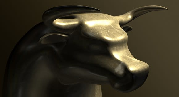 Wall Street bull in bronze.