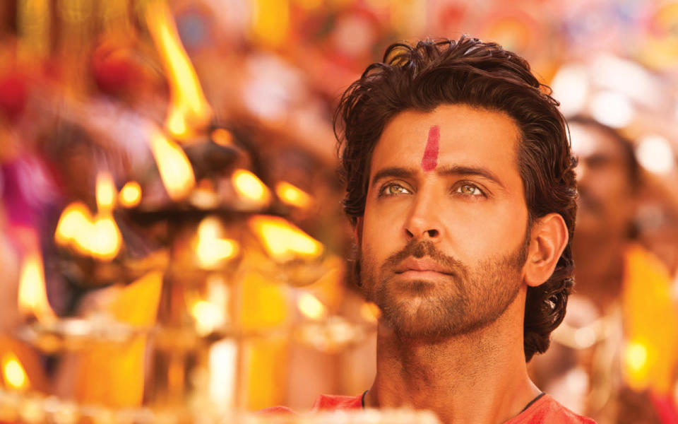 Hrithik’s doesn’t do a few dance steps : There are some dance steps, which are out of bounds for him. It is because Hrithik has a weak knee and back. He doesn’t do steps that can put pressure on his weak muscles. Hence, most dance steps that put pressure on his back and knees are not assigned to him by his choreographers.