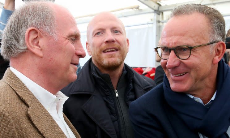 Matthias Sammer (M.) stichelte gegen Uli Hoeneß (l.) (Foto: Getty Images)