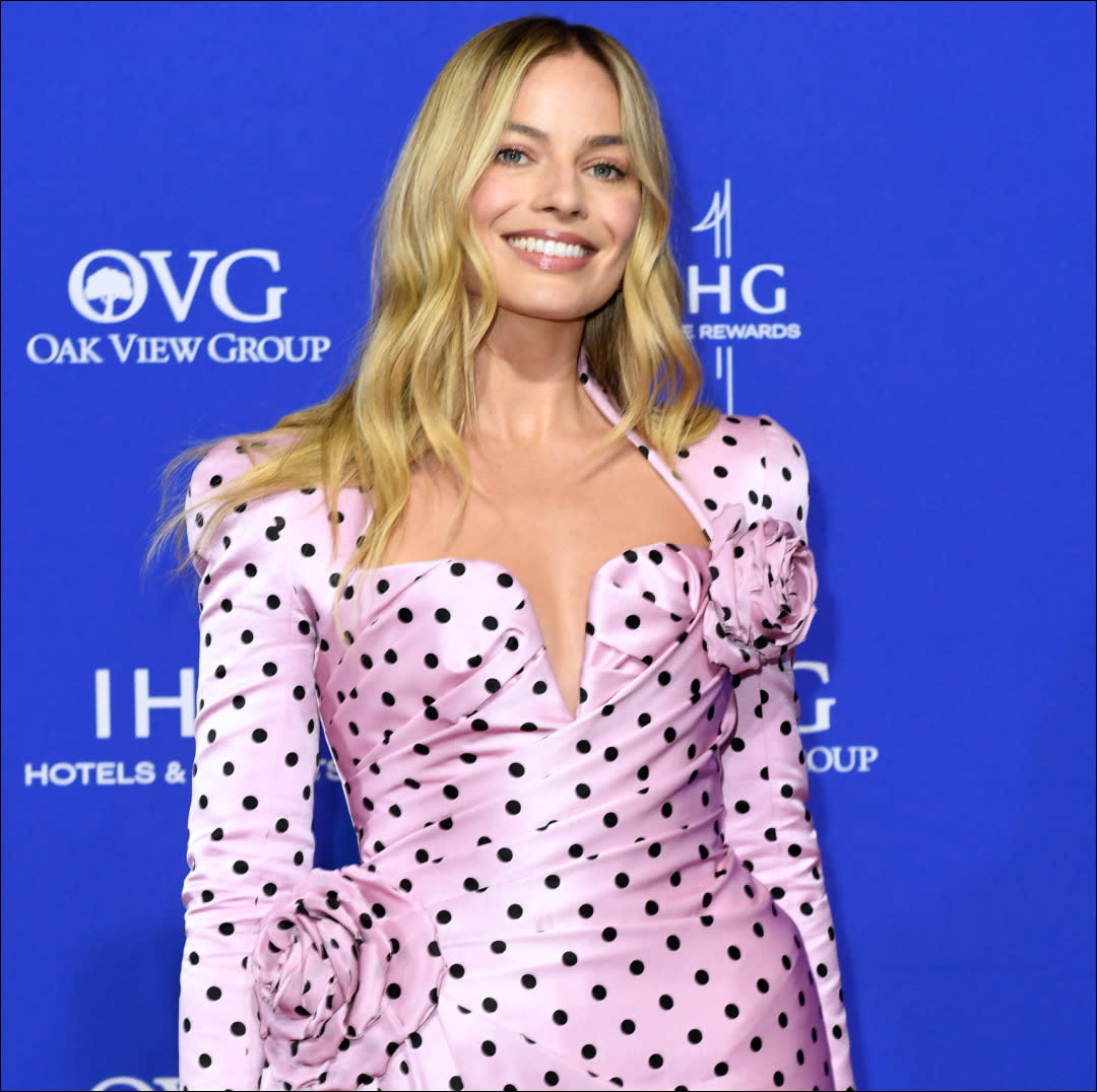  Margot Robbie in a pink Balmain dress resembling Barbie. 