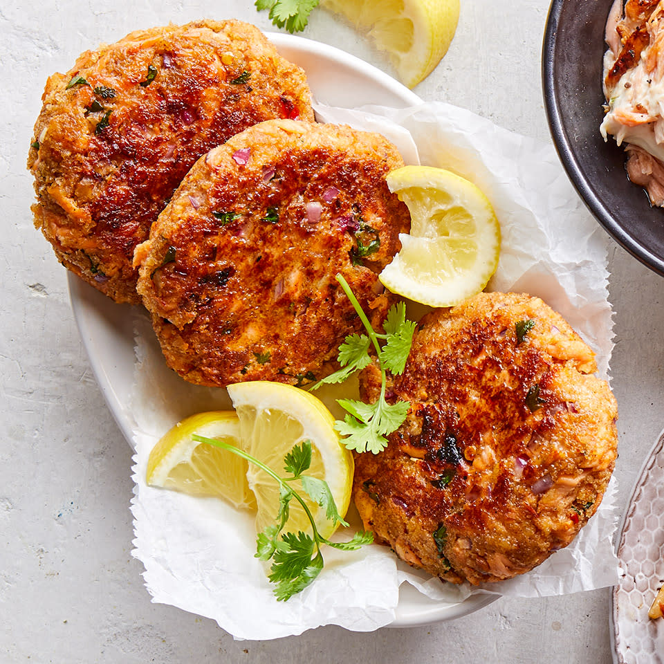 Easy Spicy Salmon Cakes