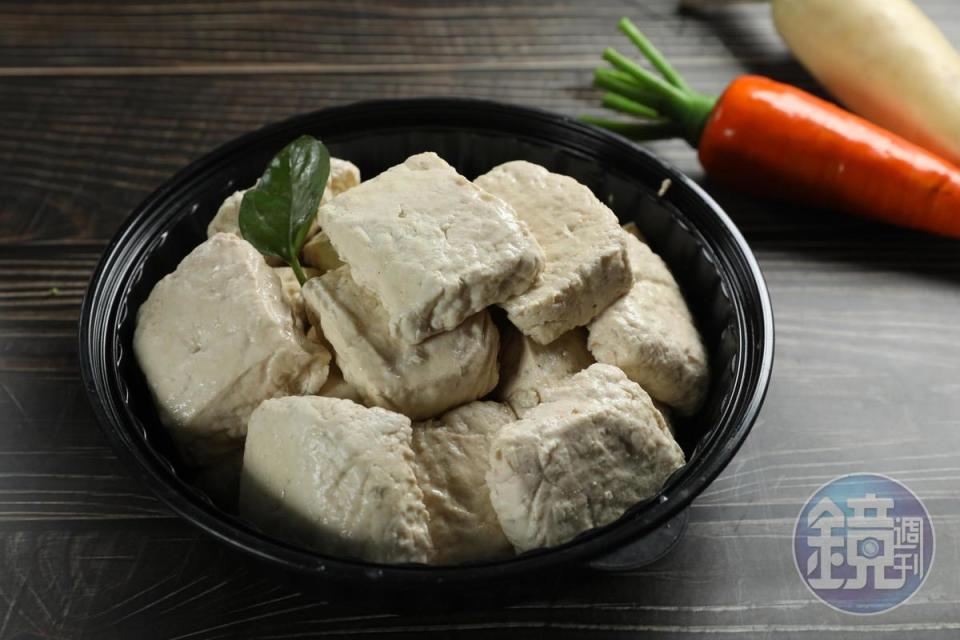 「手工上海臭豆腐」味道醇厚，口感綿細。（11元／片、110元／包）