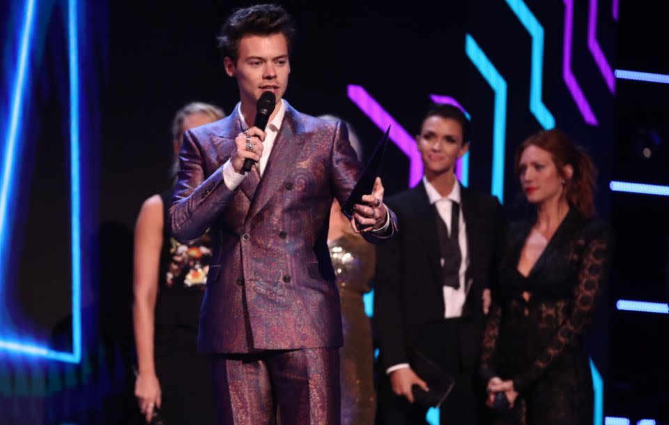 The former One Direction singer beat the likes of Lorde and Ed Sheeran for the award on the night, and was presented with the gong by the cast of Pitch Perfect 3. Source: Getty