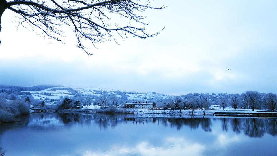 Day breaks over Tegg's Nose Reservoir, Langley near Macclesfield as forecasters are predicting the coldest night in Britain so far this winter. PRESS ASSOCIATION Photo. Picture date: Sunday January 18, 2015. See PA story WEATHER Winter. Photo credit should read: Lynne Cameron/PA Wire