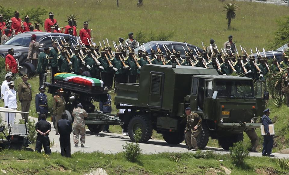 Former South African President Nelson Mandela's coffin arrives at the family gravesite for burial at his ancestral village of Qunu in the Eastern Cape province, 900 km (559 miles) south of Johannesburg, December 15, 2013. REUTERS/Siphiwe Sibeko (SOUTH AFRICA - Tags: POLITICS OBITUARY)