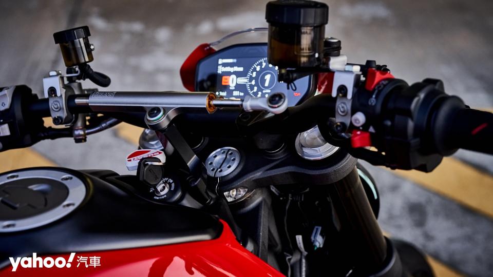 2022 Ducati Monster賽道試駕！大怪獸小麗寶肆虐遊！