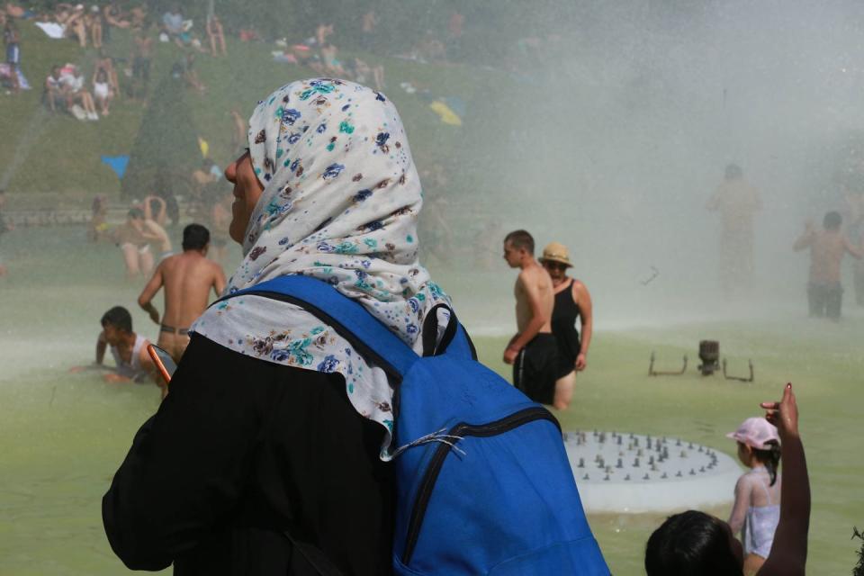 35 Photos That Capture Europe’s Sweltering Heatwave