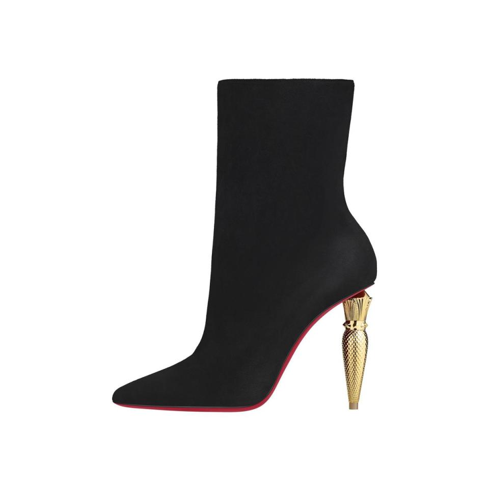 Lipbooty黑色麂皮短靴，NT$56,200。（Christian Louboutin提供）