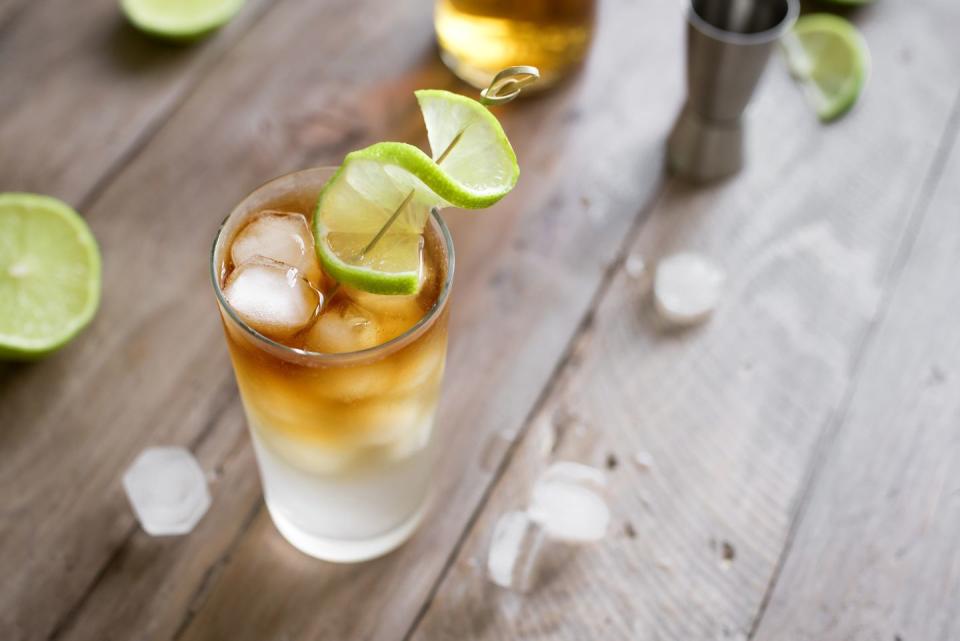 Low-Carb Dark 'n Stormy