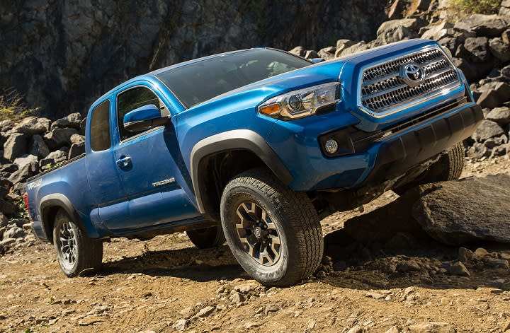 2017 Toyota Tacoma TRD Off-Road front quarter right photo