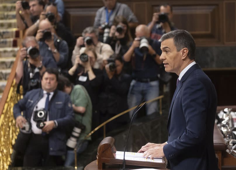 El presidente del Gobierno español, Pedro Sánchez, habla en el Parlamento español en Madrid, 22 de mayo de 2024.