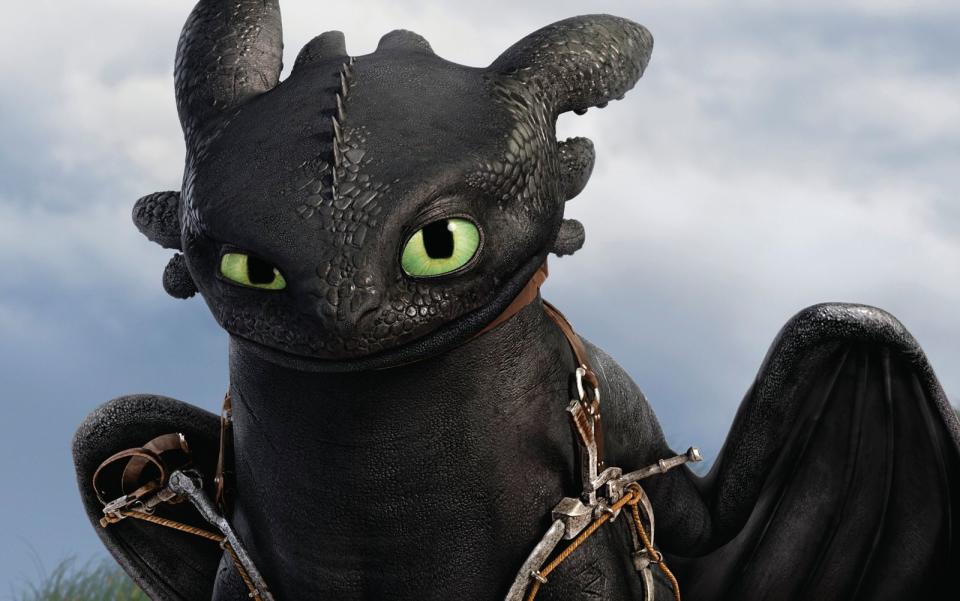 <p>Ohnezahn aus dem DreamWorks-Franchise "Drachenzähmen leicht gemacht" (2010) ist ein besonderer Drache: Im Gegensatz zu seinen Artgenossen spuckt er kein Feuer und kann auch nicht fliegen. Trotzdem oder gerade deshalb wird er in dem Universum zum besten Freund des Jungwikingers Hicks und zu einem echten Leinwandhelden - insbesondere für Kinder. (Bild: 2014 DreamWorks Animation L.L.C.)</p> 