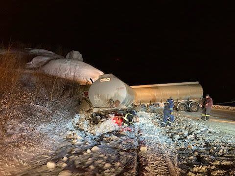 Crashed tanker truck closes Highway 3 in Yellowknife