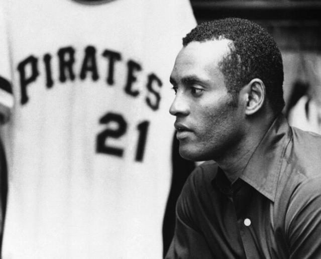 OfficiaI Legends portriat Pittsburgh pirates roberto clemente T